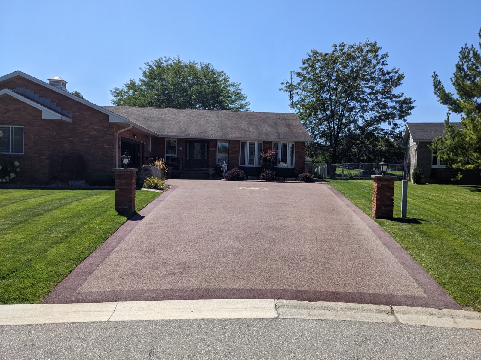 Resin-bound driveway with burgundy border detail