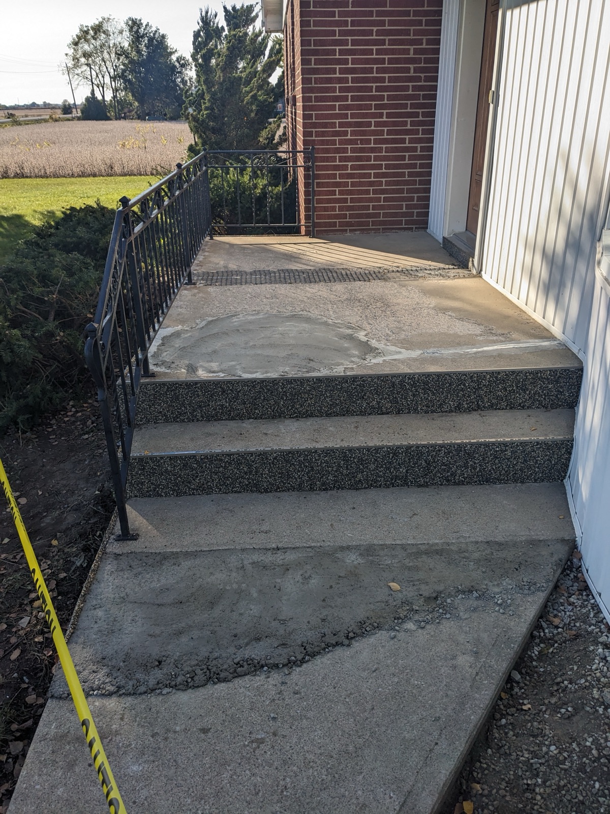 Pouring resin-bound stone on a narrow walkway