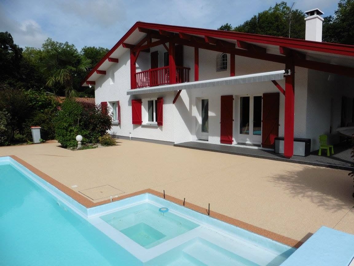 pool-deck4.jpg pool-deck4